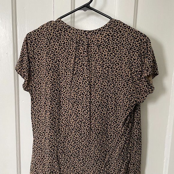 Old Navy - Leopard Button-up Shirt - Picture 2 of 3
